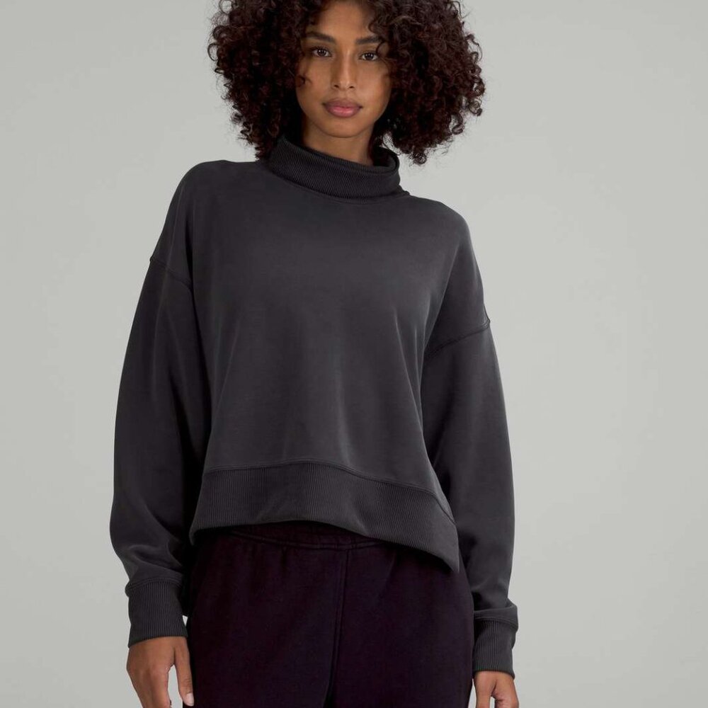 Lululemon Softstreme Turtleneck Pullover - black, size 8